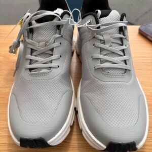 New All in Motion Men's Perform sneakers with tags